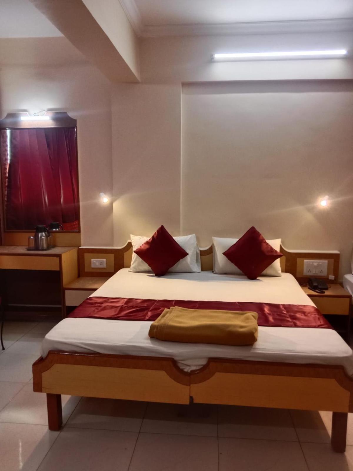 Saigal Guest House Mumbai Exteriör bild